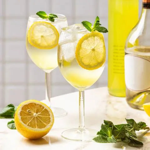 Limoncello Spritz