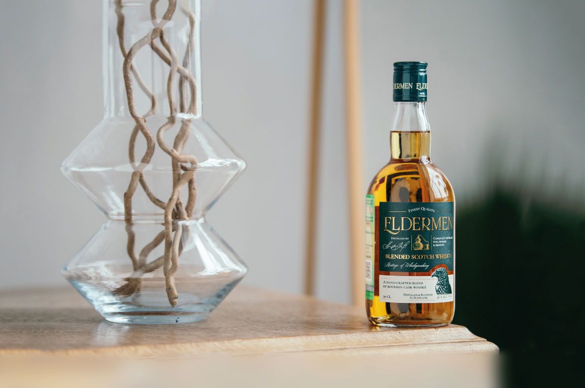 Элдермен Блендед купажированный виски в подарочной упаковке с 2 бокалами 0.5 л