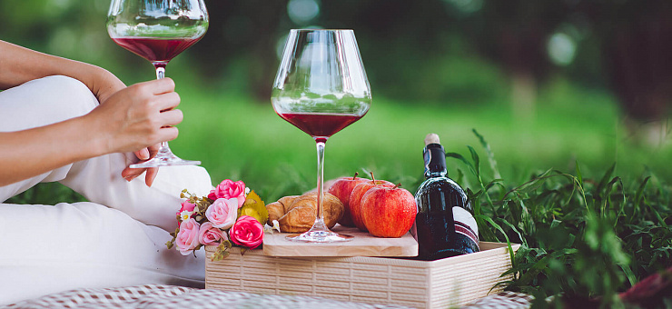 Оттенки июня: до -45% на вино и крепкие напитки